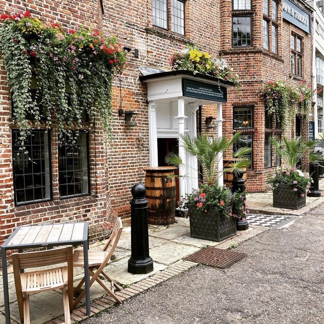 Crown & Treaty, Uxbridge