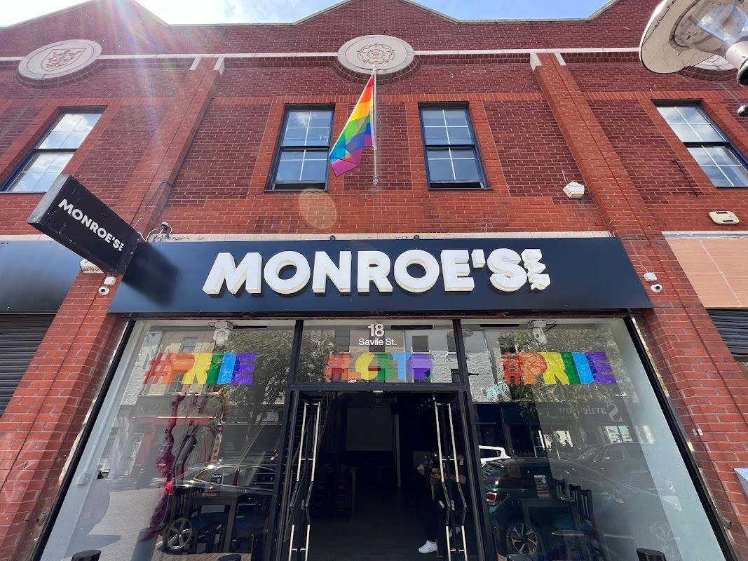 Monroes Bar