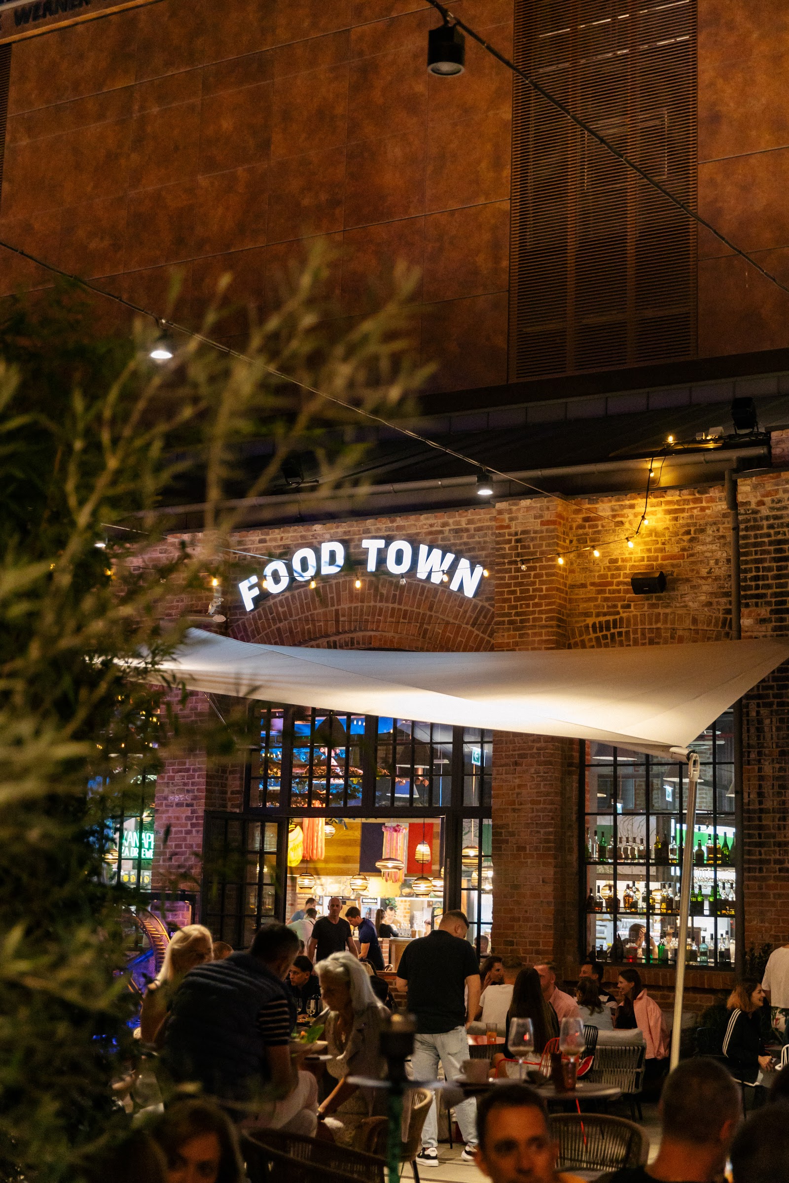 FOOD TOWN w Fabryce Norblina (pokaż na mapie)