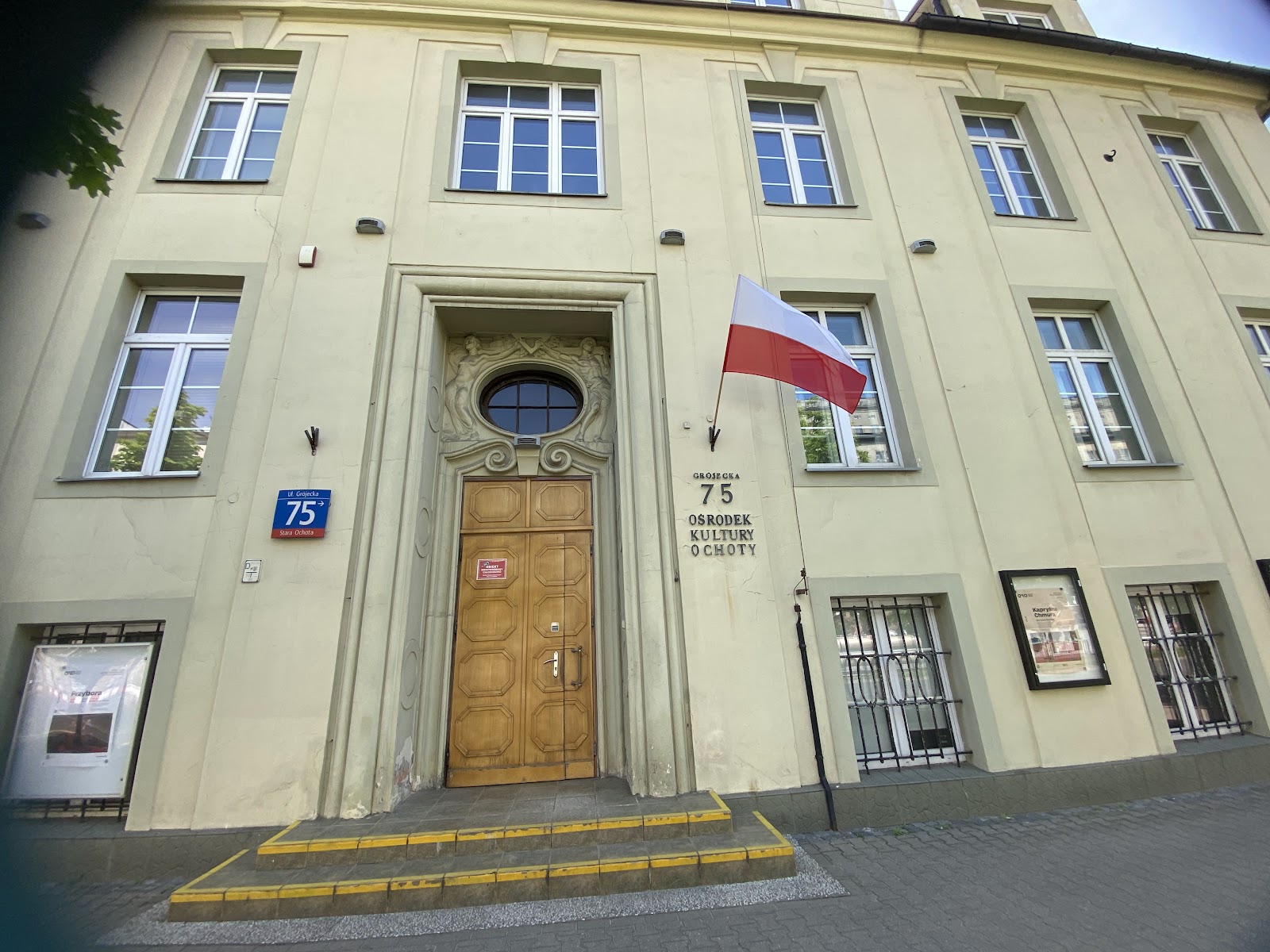 ul. Grójecka 75 (pokaż na mapie)